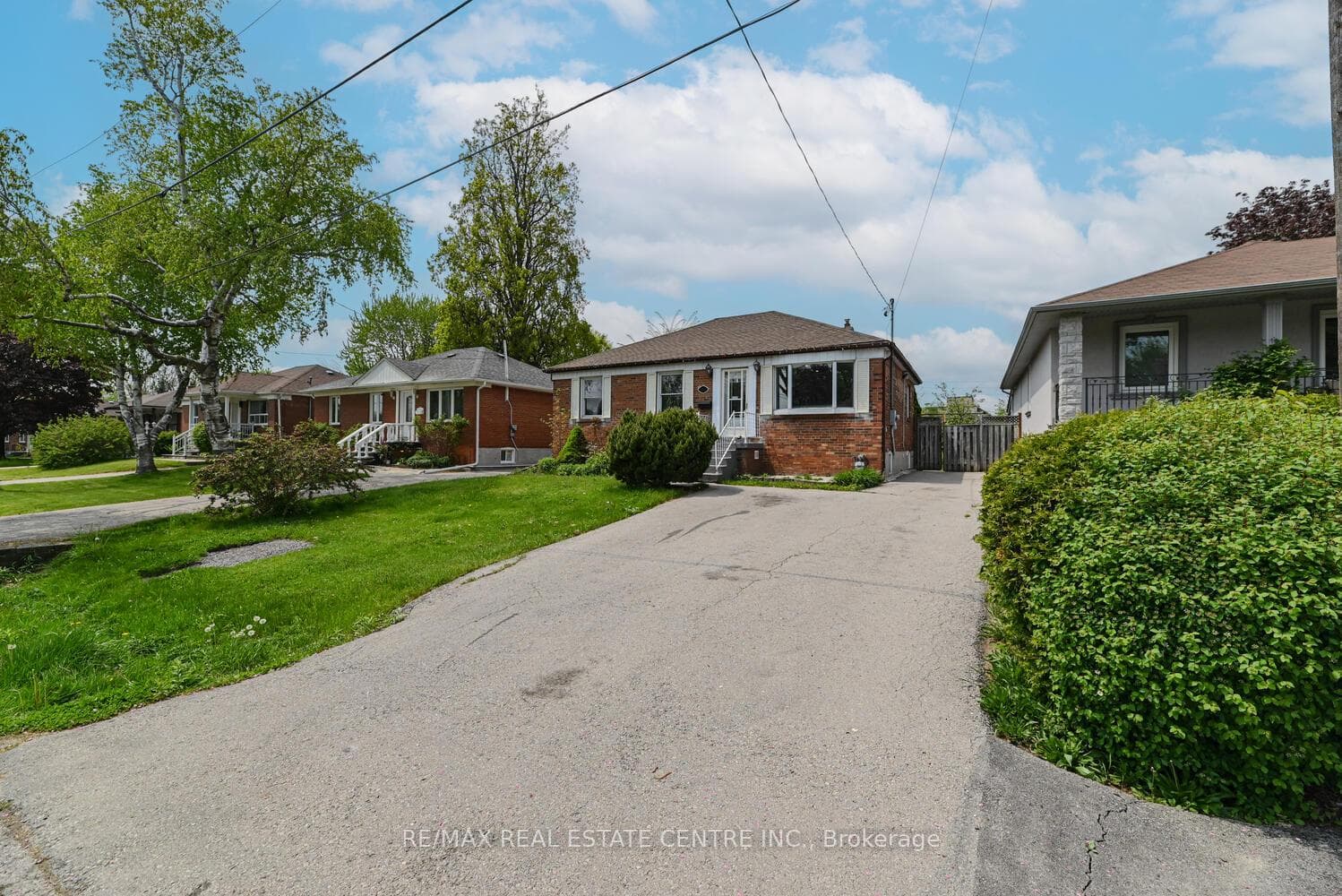 573 Exbury Crescent photo 3
