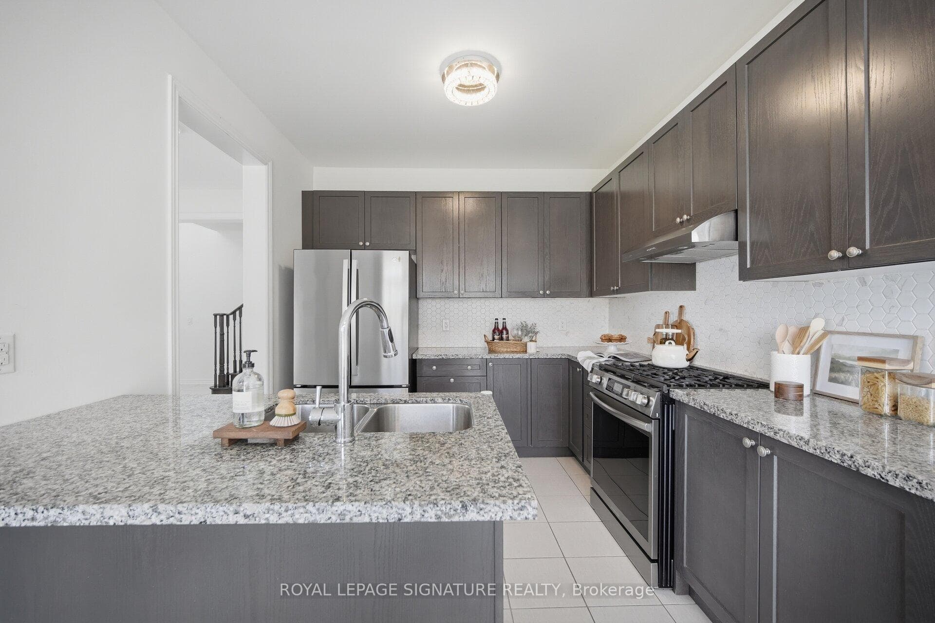60 Lofthouse Drive photo 9