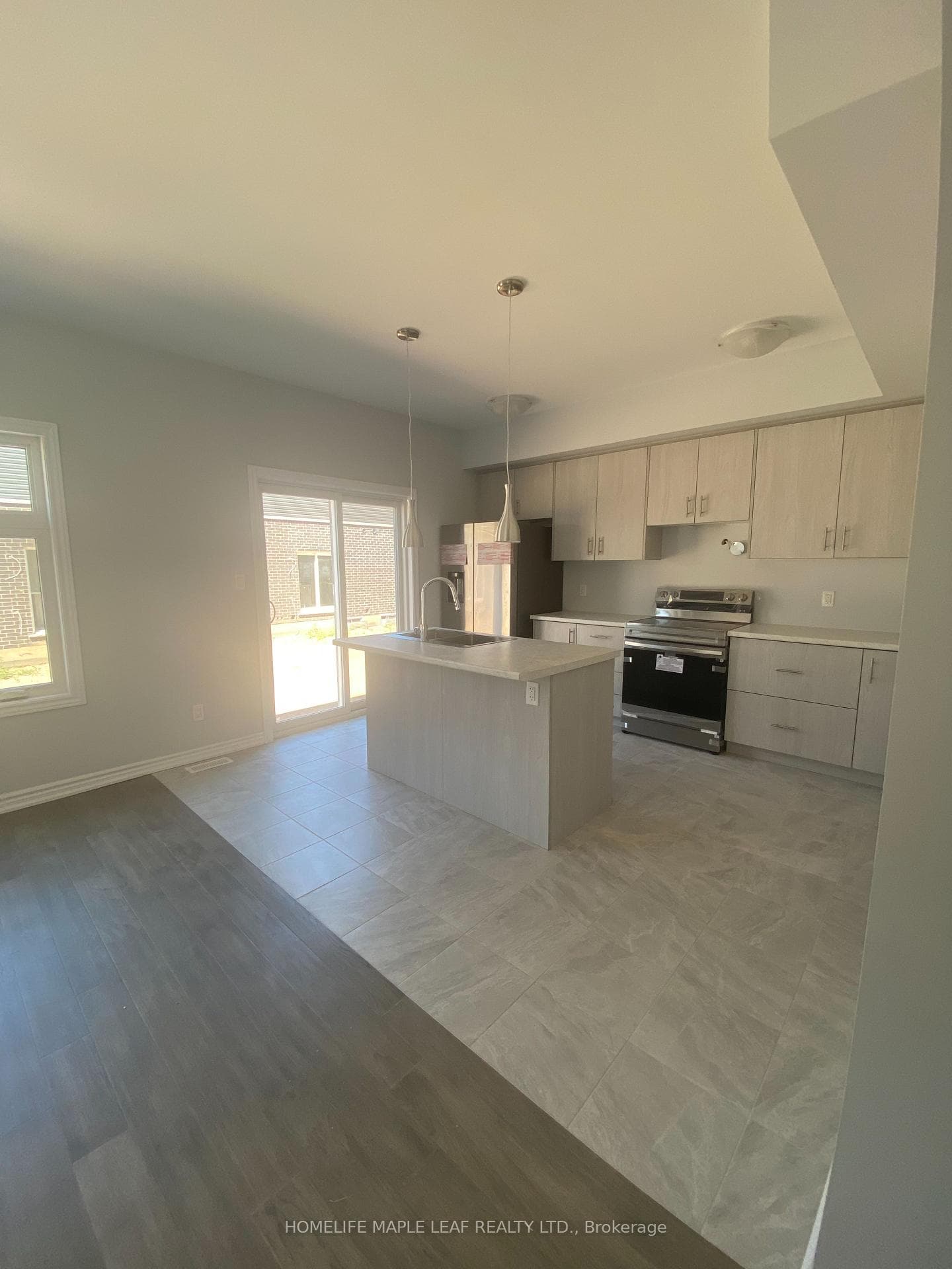 5672 DORCHESTER Road Unit 37 photo 8