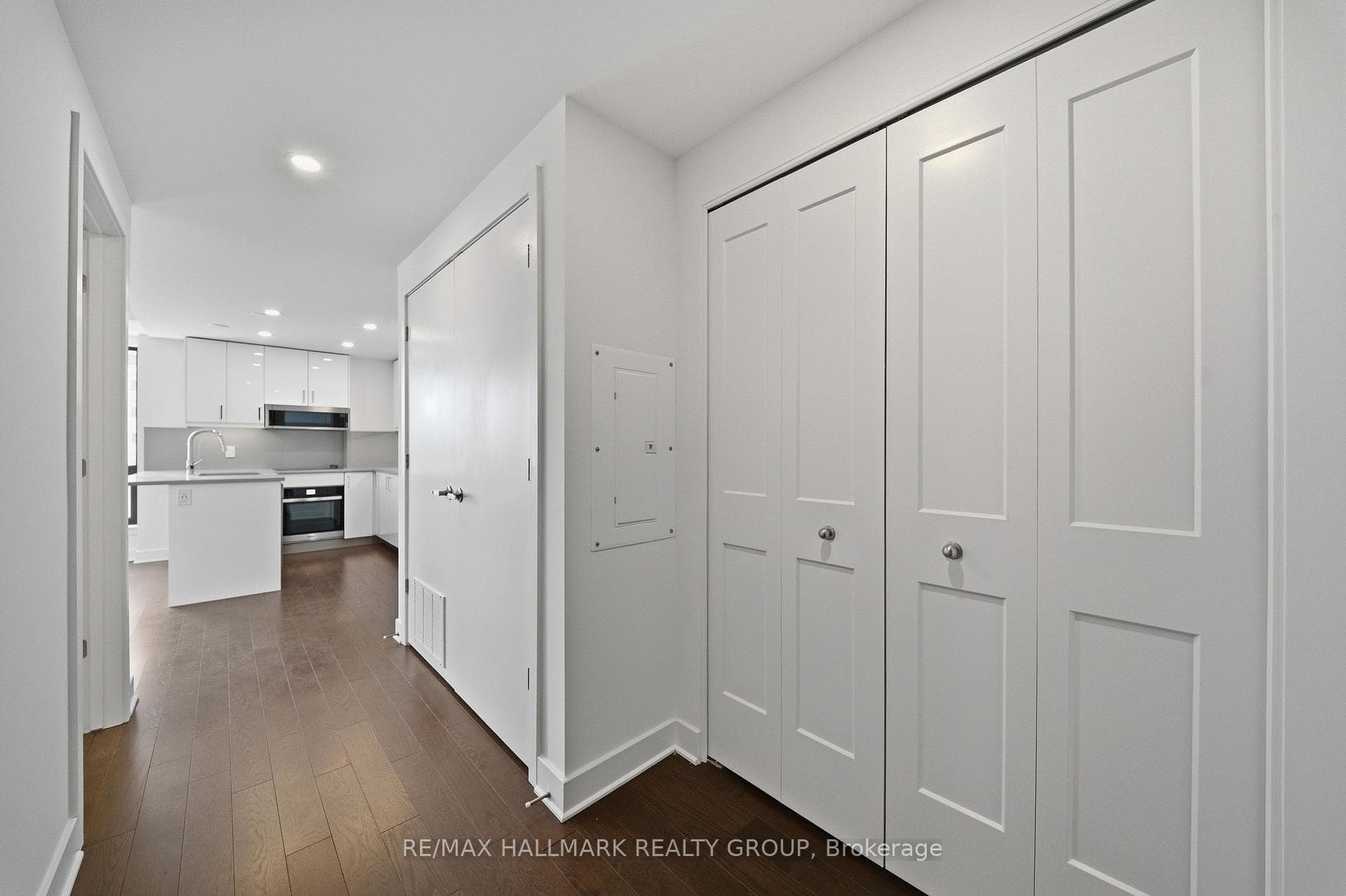 180 George Street Unit 1408 photo 4