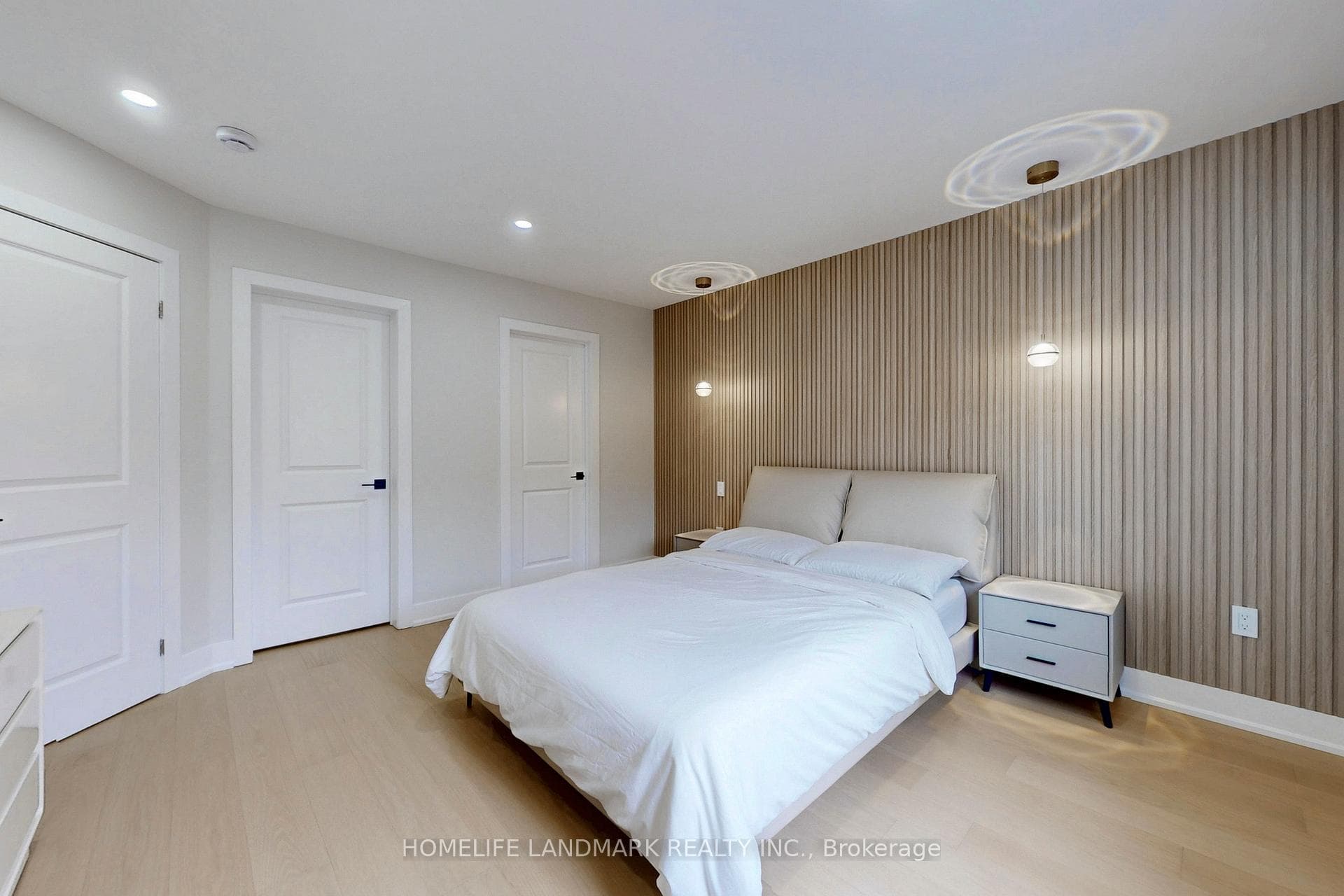 7 Hutt Crescent photo 17