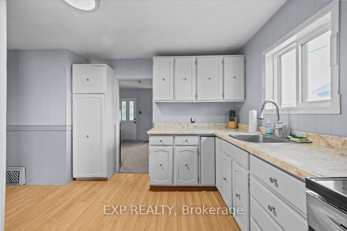 377 Lisgar Avenue photo 11