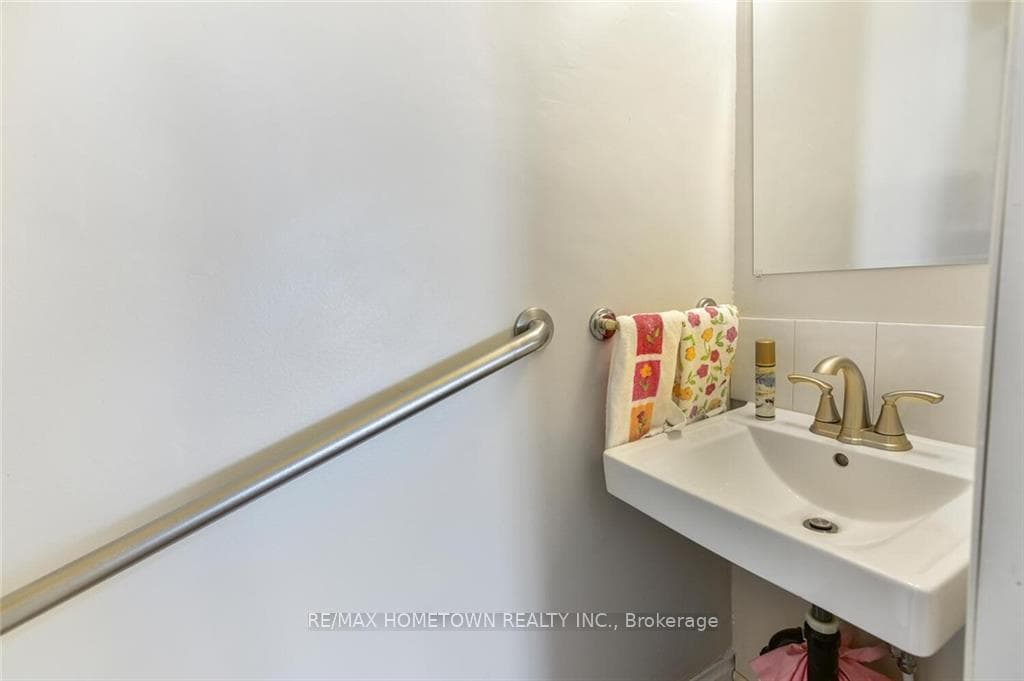 66 KEEFER Street photo 11
