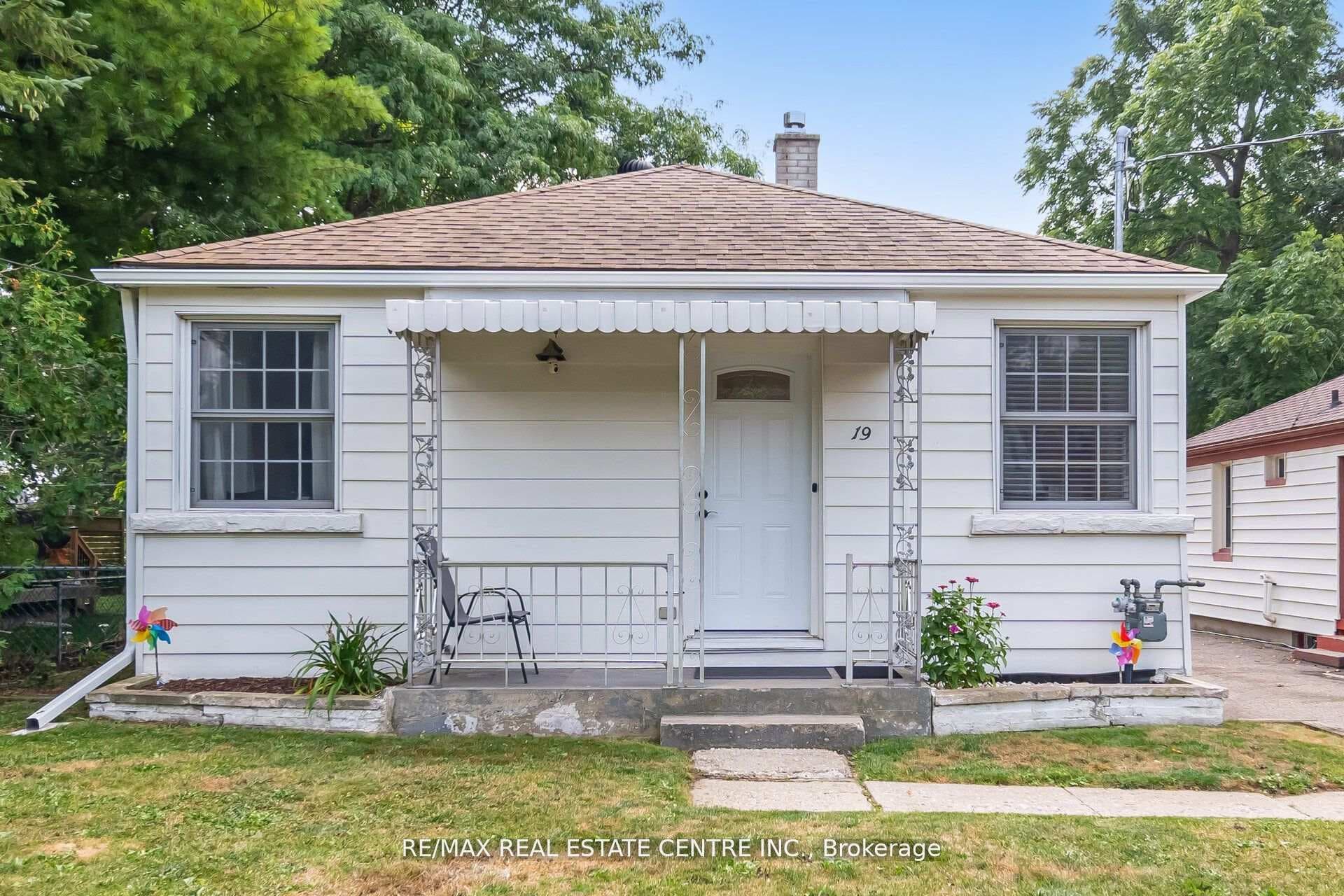 19 Seneca Drive photo 1