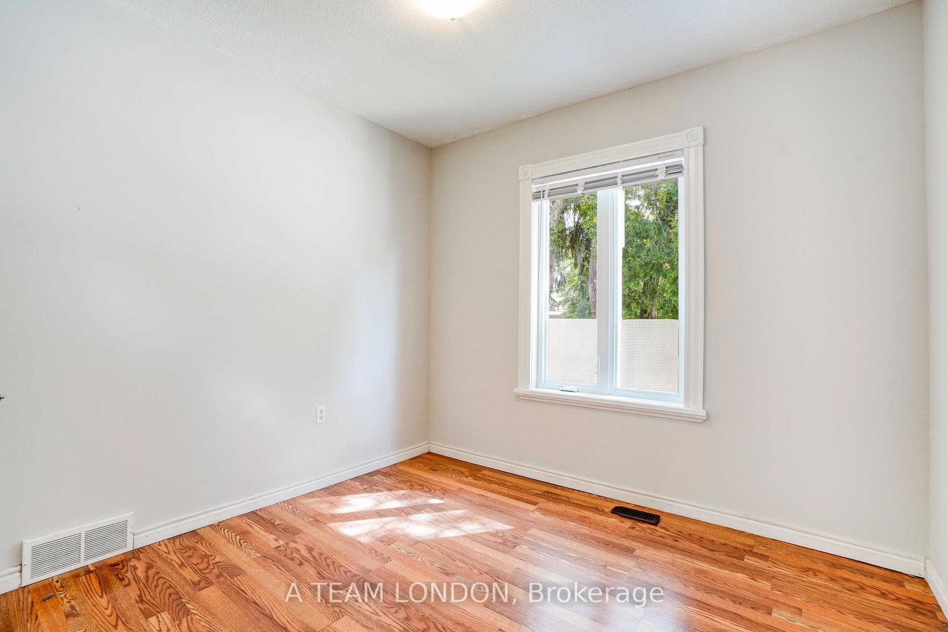 174 Britannia Avenue photo 18