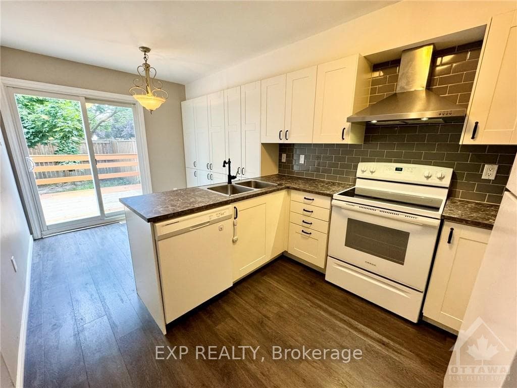95 LANGSTROM Crescent photo 11