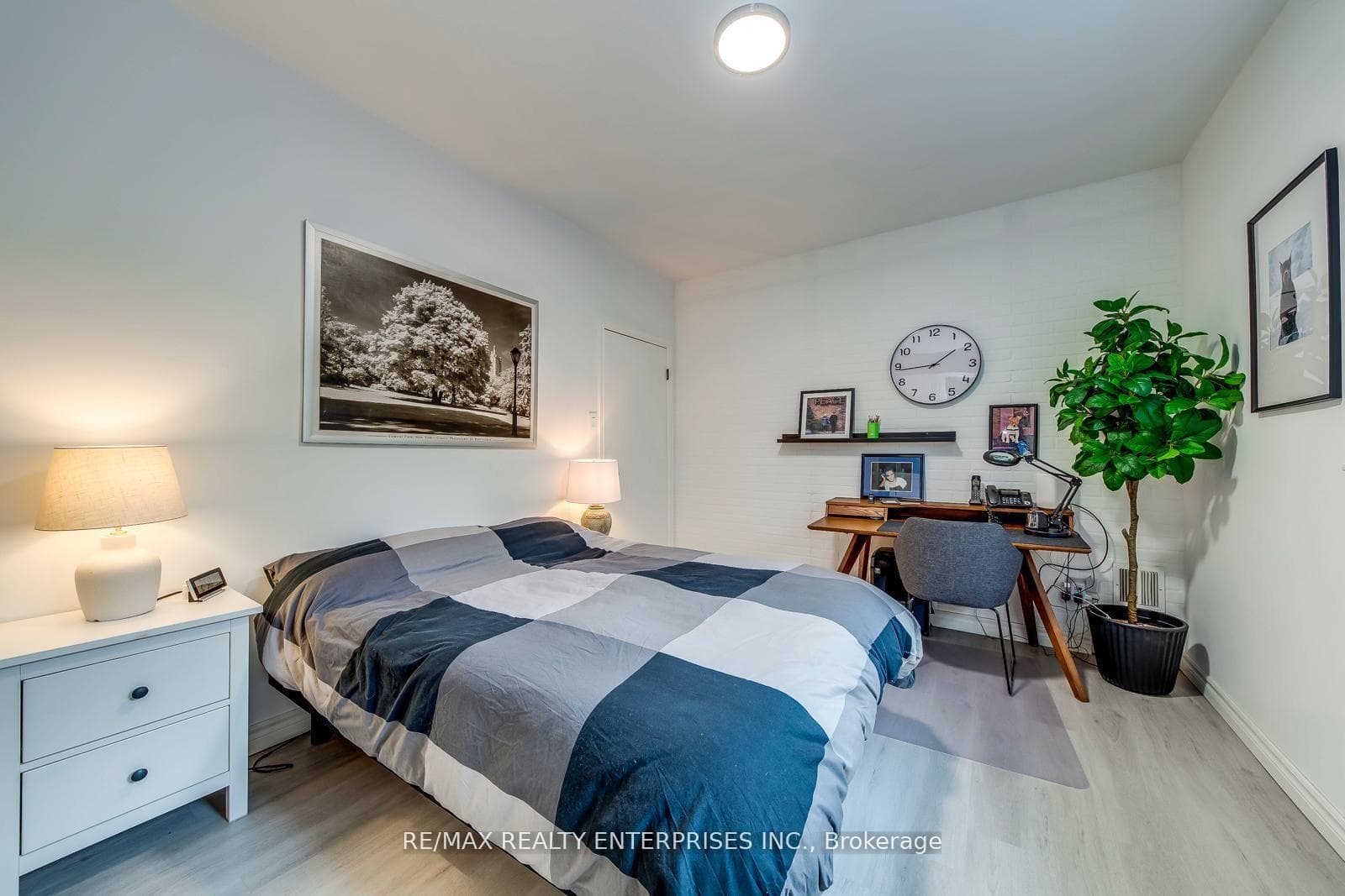 92 Dixon Avenue photo 9