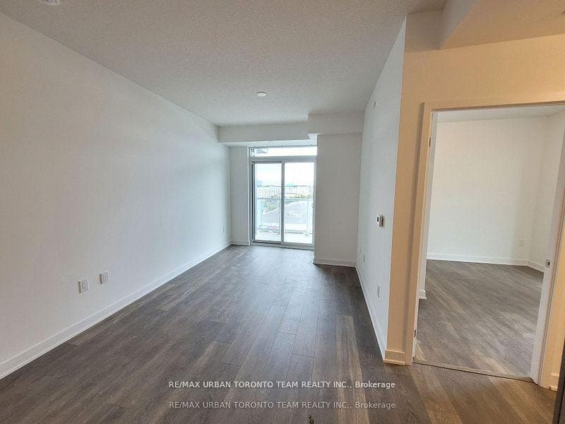10 Honeycrisp Crescent Unit 702 photo 3