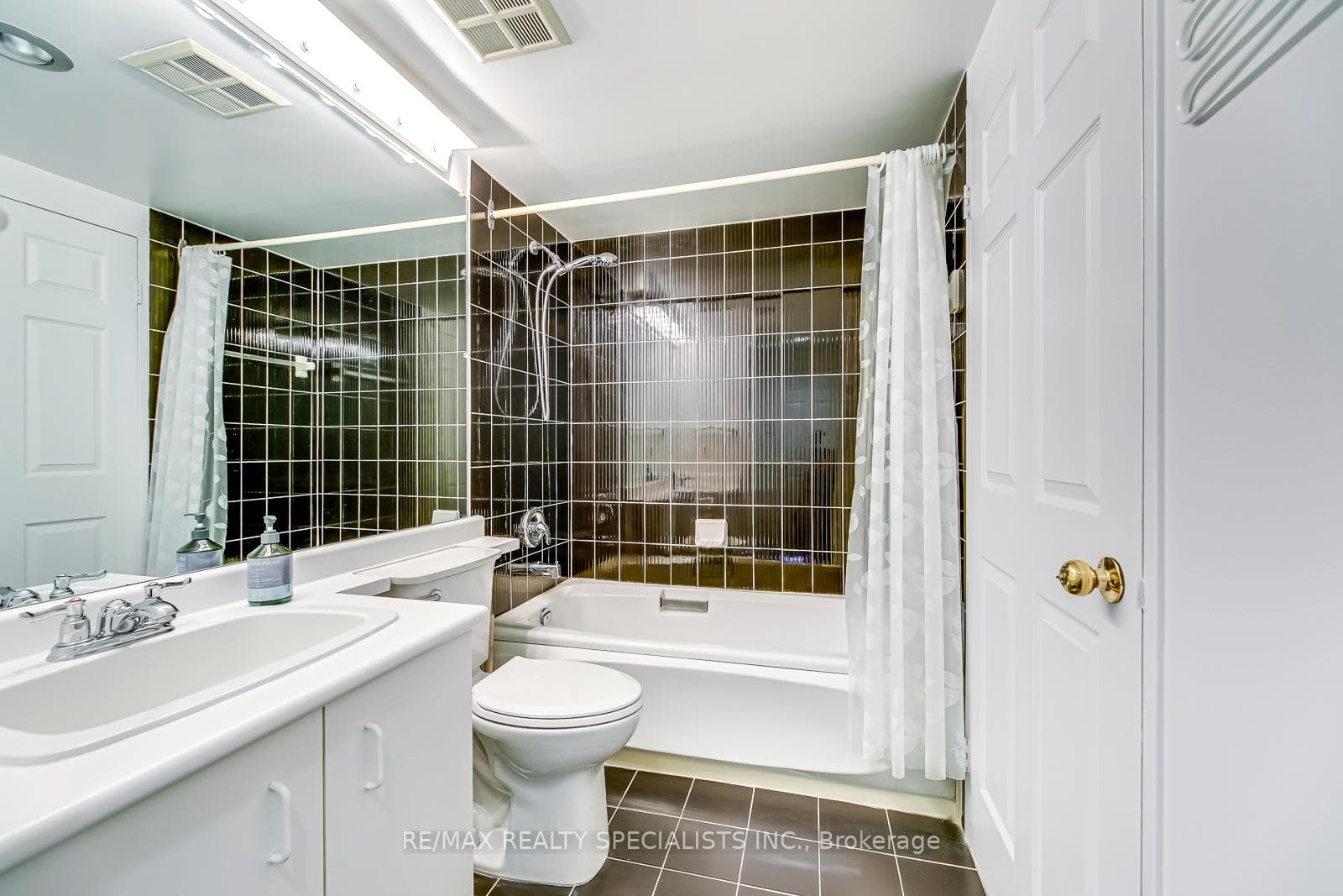 2155 Burnhamthorpe Road Unit 1001 photo 15
