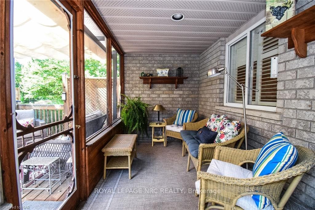 32 STONEGATE Place photo 19