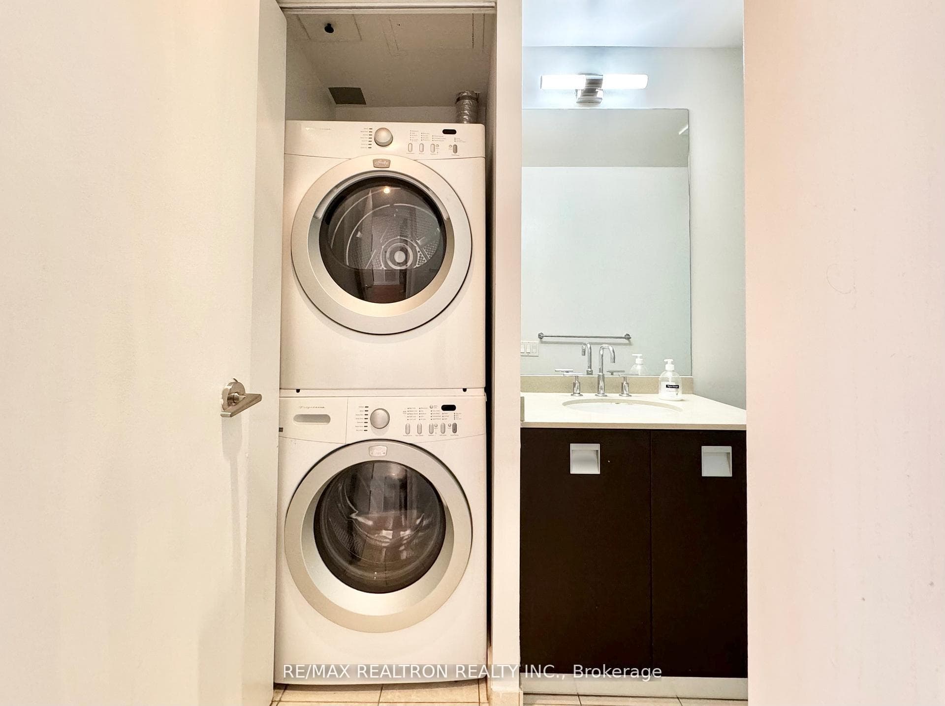 33 Charles Street Unit 1404 photo 13