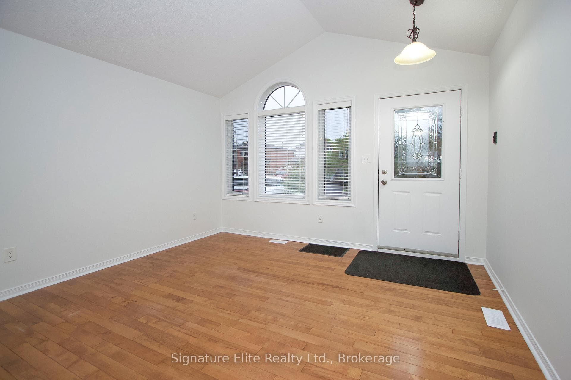 45 Mcfeeters Crescent photo 2