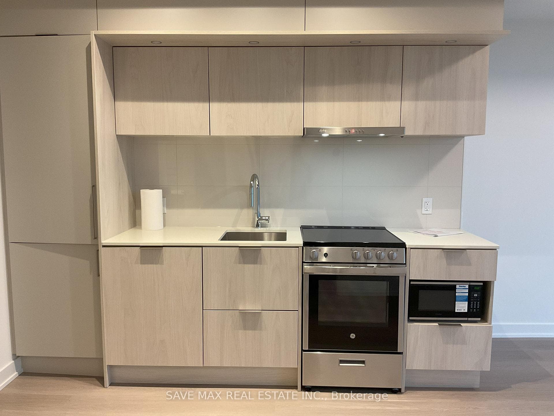 448 Burnhamthorpe Road Unit 1312 photo 6