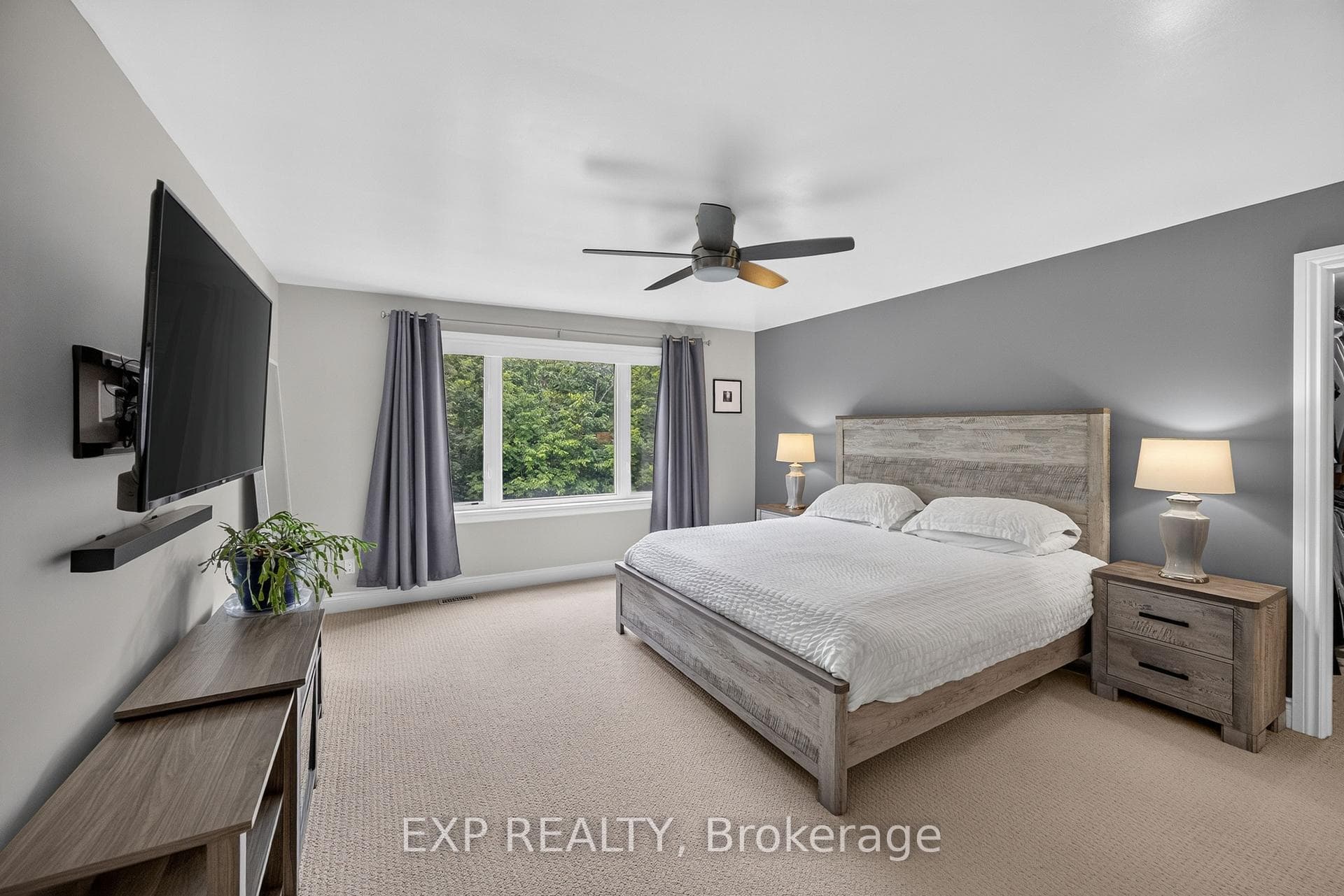 Wake up to stunning peaceful private views!
