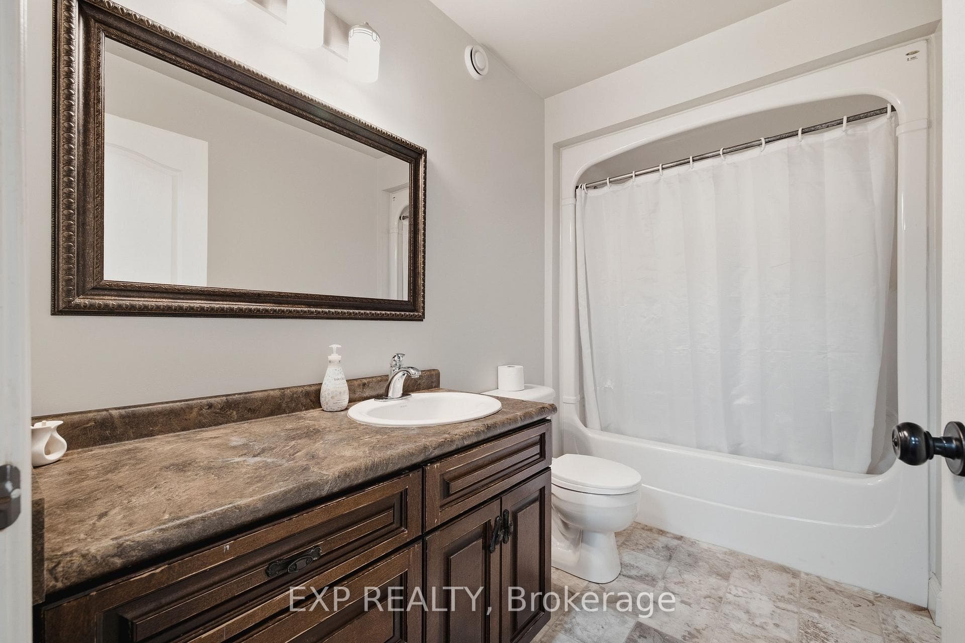 14 Regency Drive photo 25