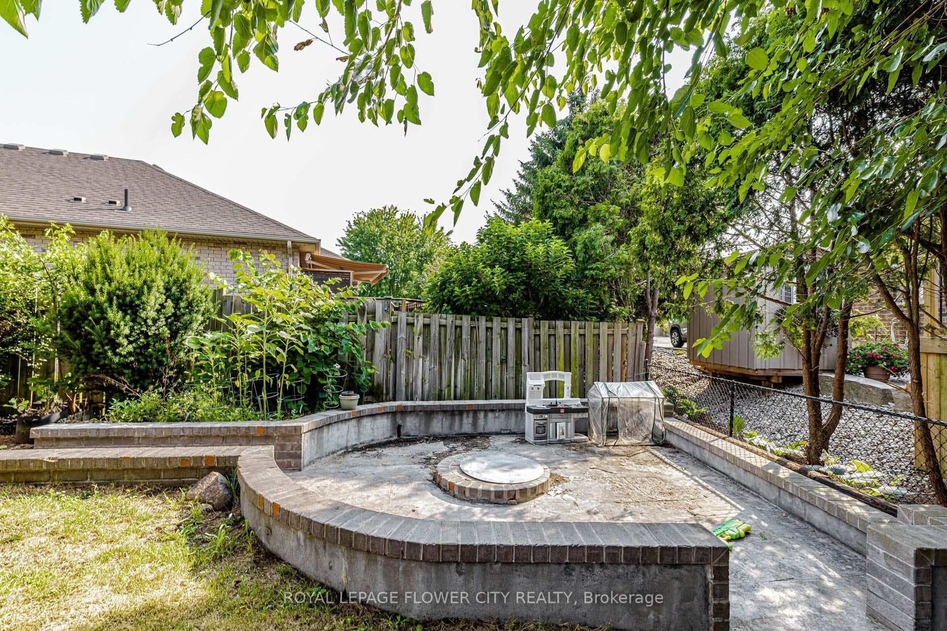 47 QUEENSWAY Drive photo 43