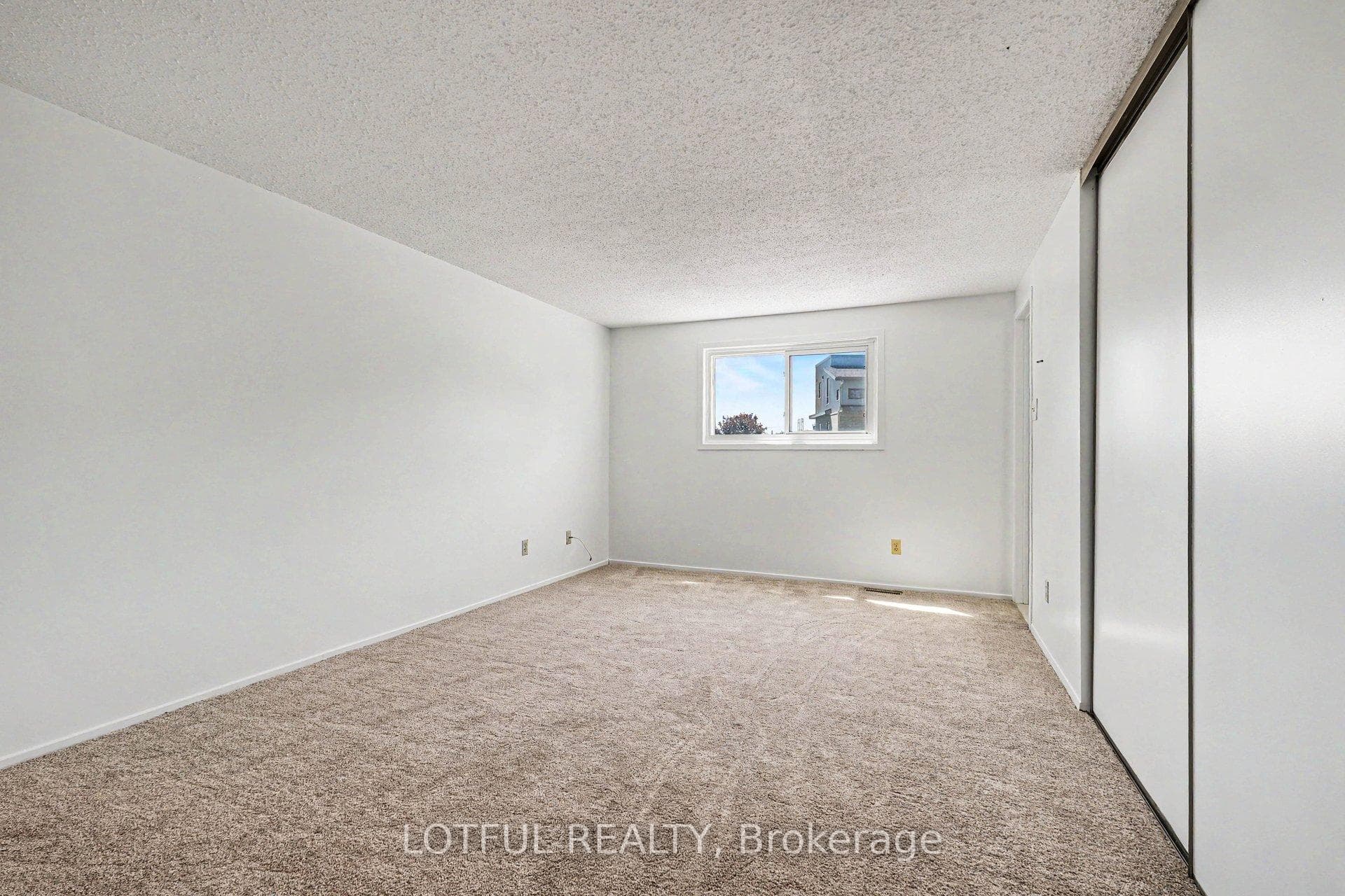 52 Fair Oaks Crescent photo 14