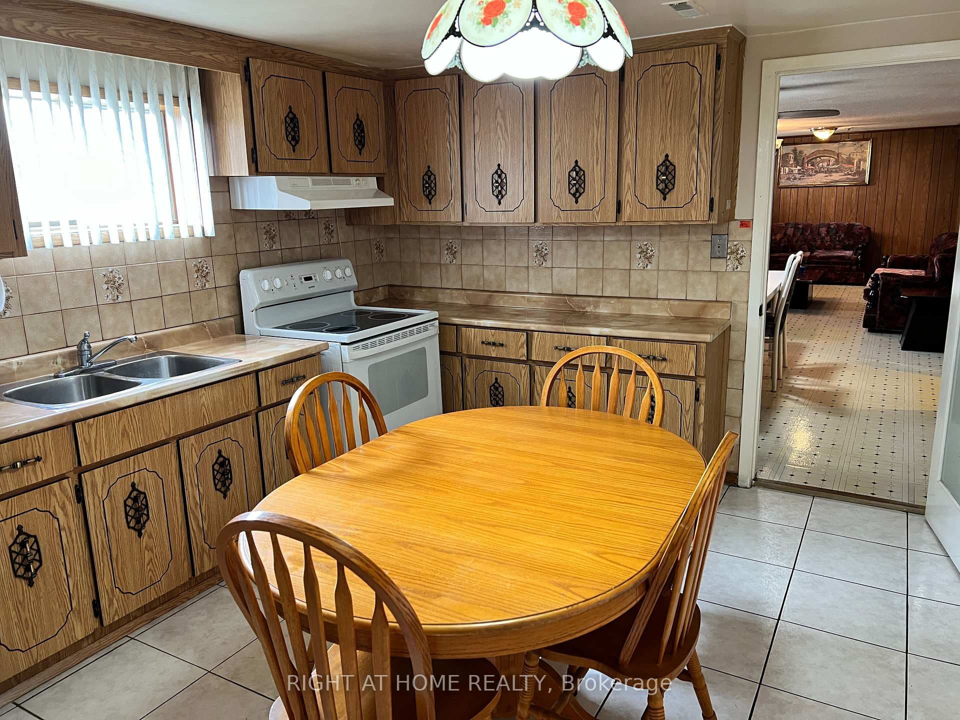 24 Paradelle Crescent photo 5