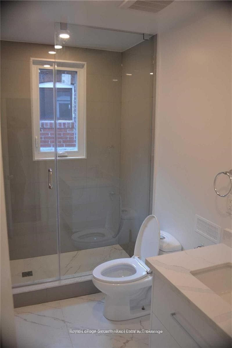 6 Rusholme Park Crescent Unit Upper photo 6