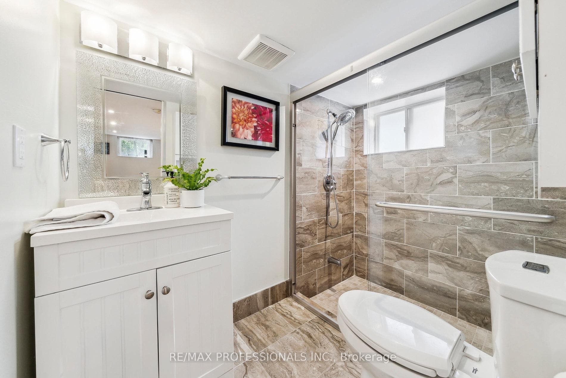 62 Birchmount Road photo 31