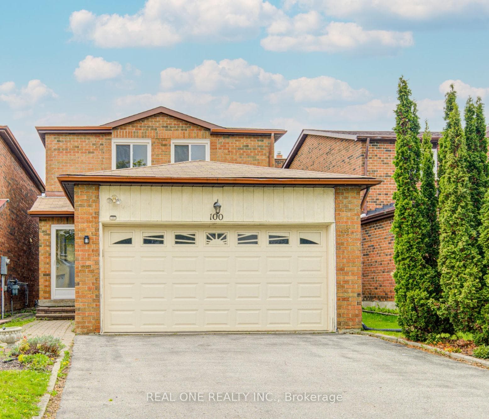 100 Kenley Crescent photo 1