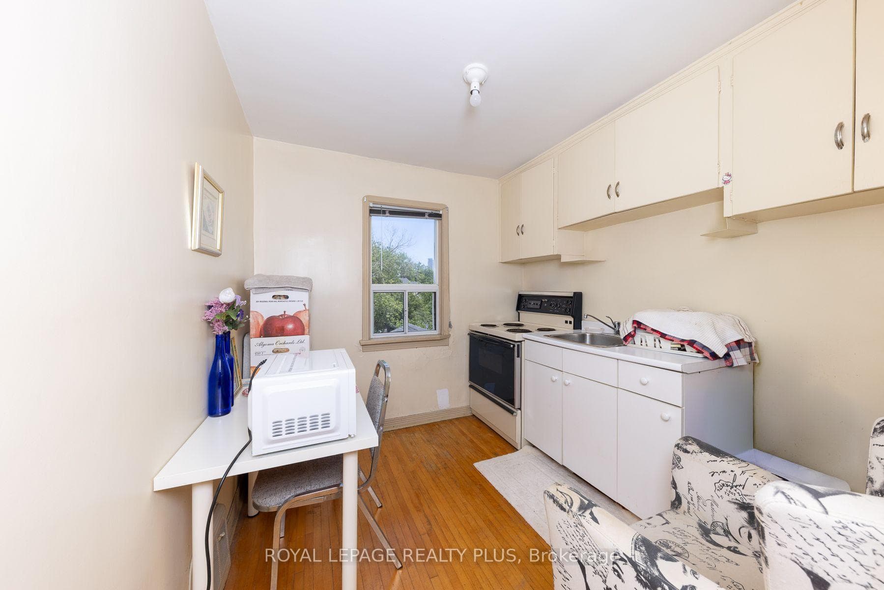 33 Dayton Avenue photo 19