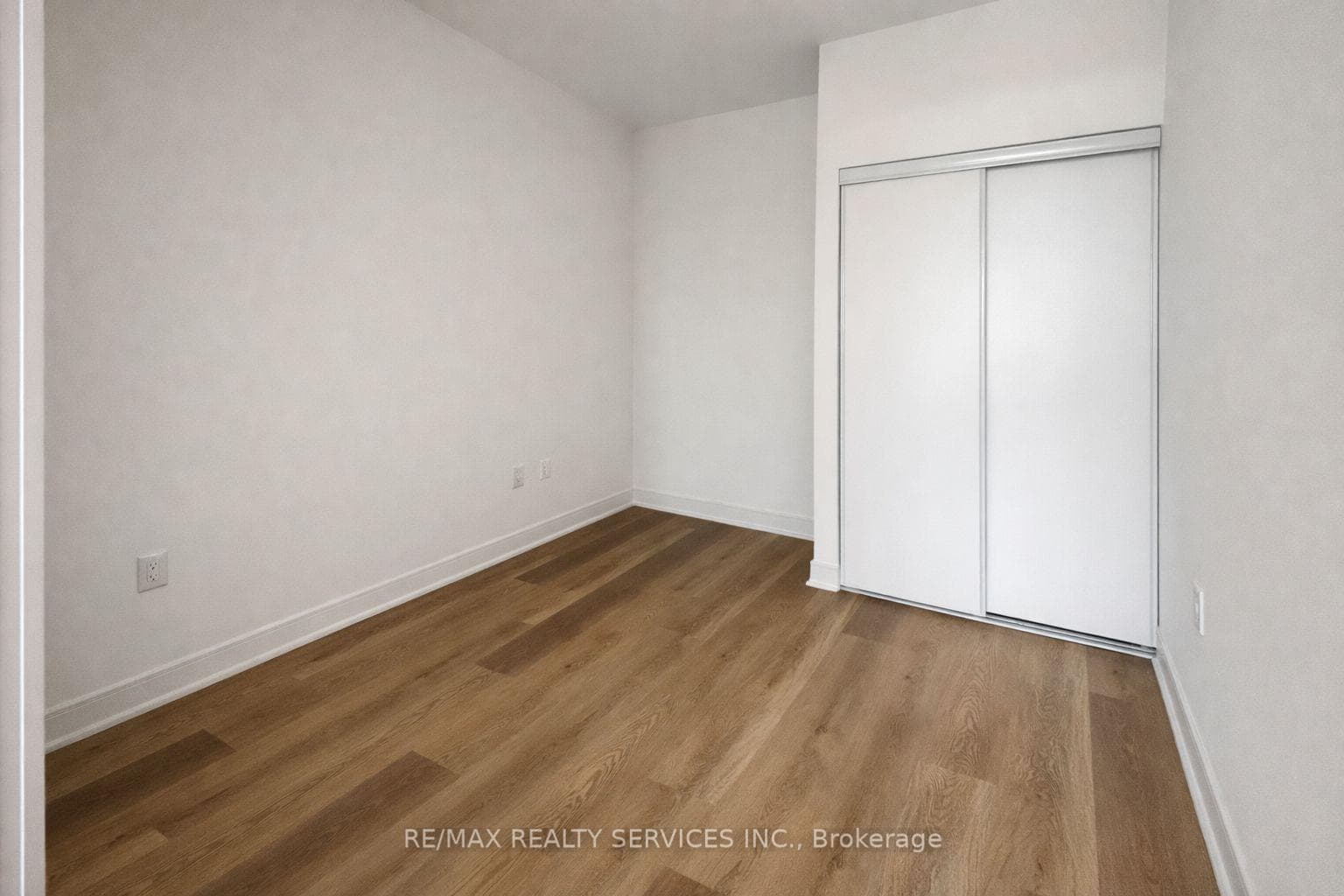 Second bedroom.