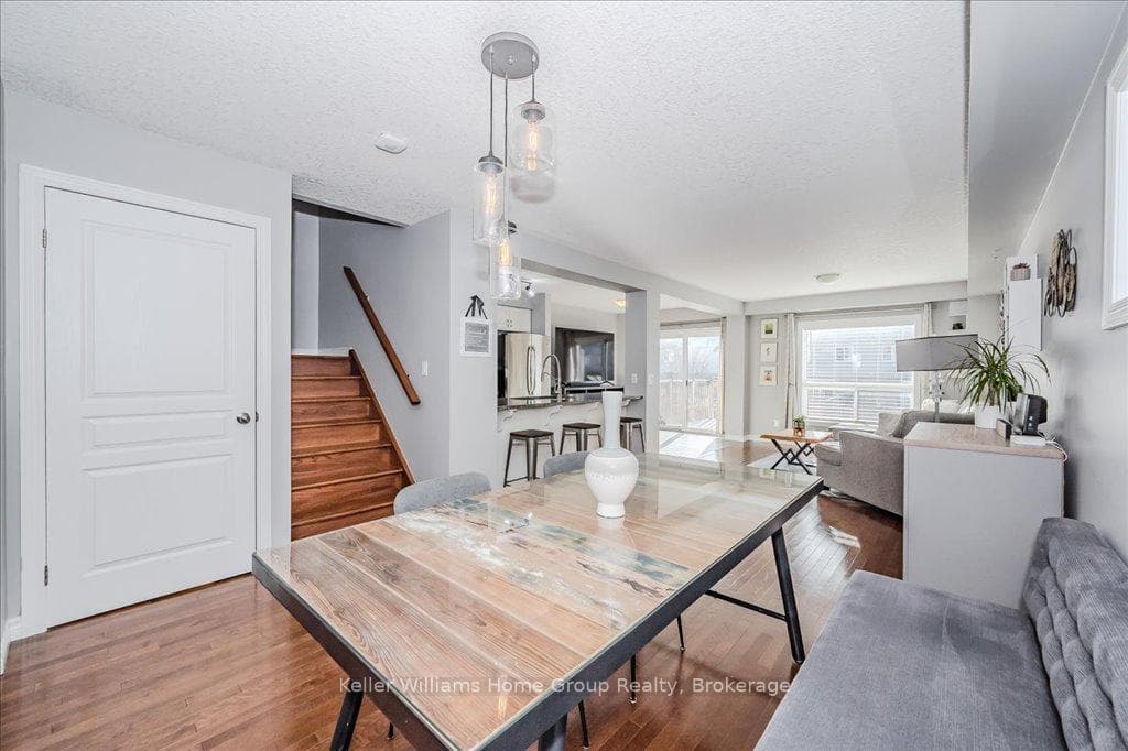 202 Couling Crescent photo 21