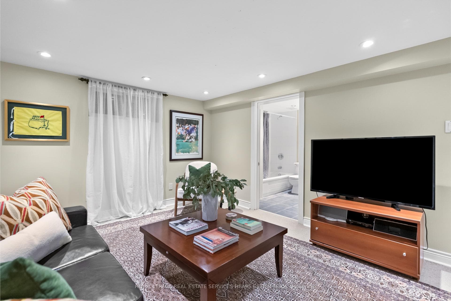 49 McBain Avenue photo 32