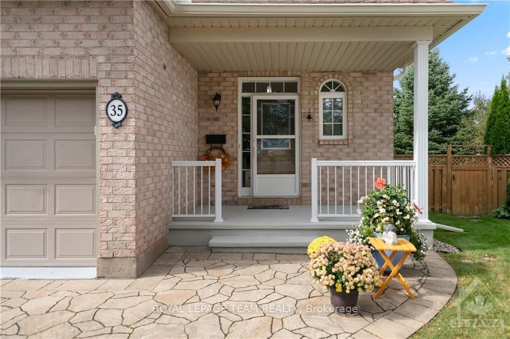 35 FOULIS Crescent photo 3