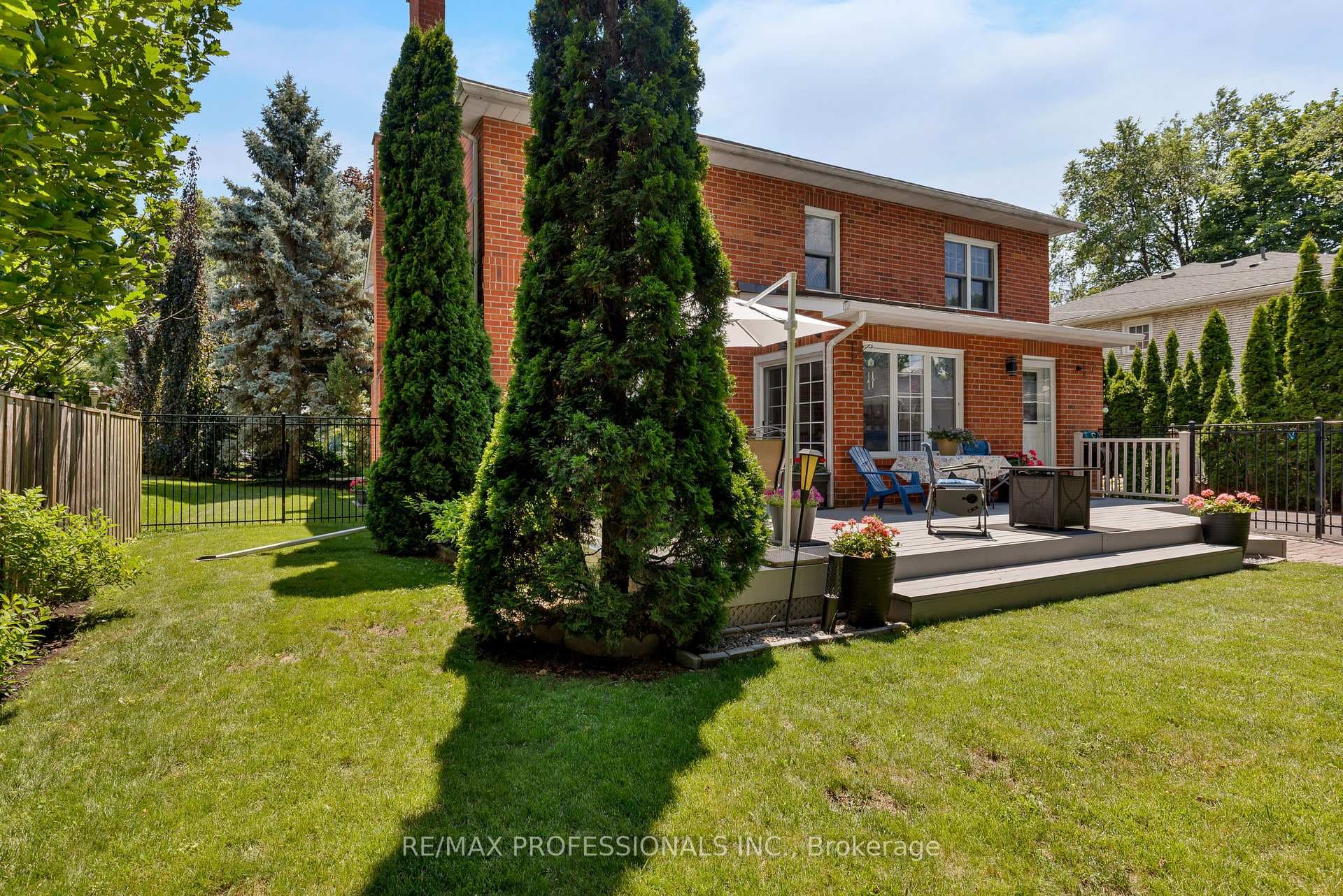 106 Rathburn Road photo 27