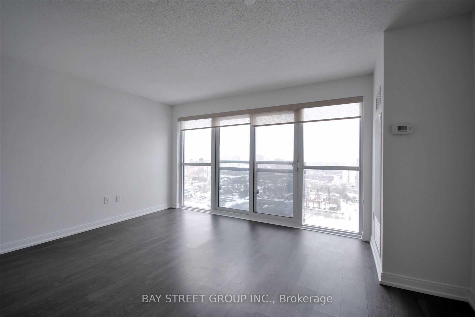275 Village Green Square Unit 2019 photo 4
