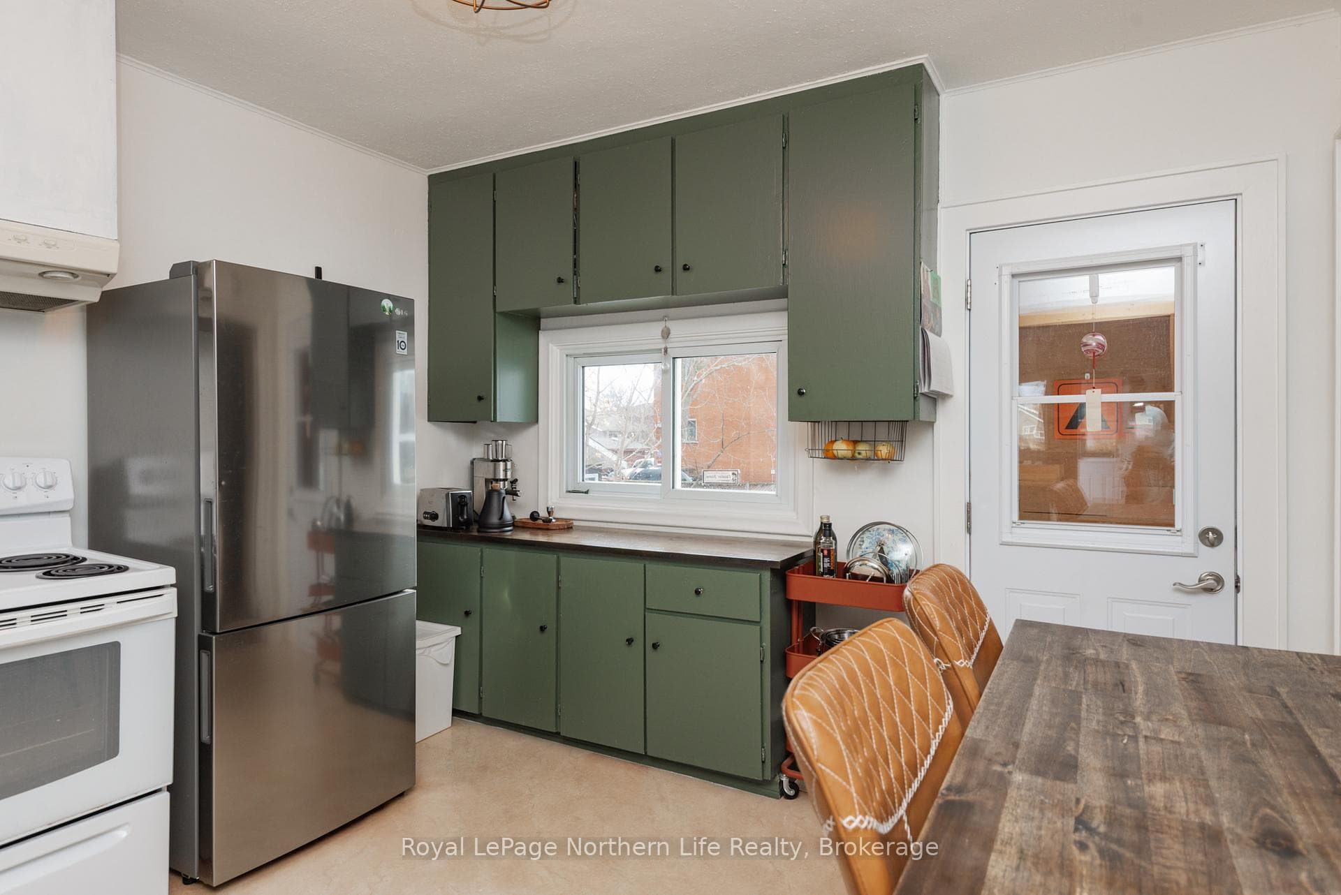13 Rowe Avenue photo 17