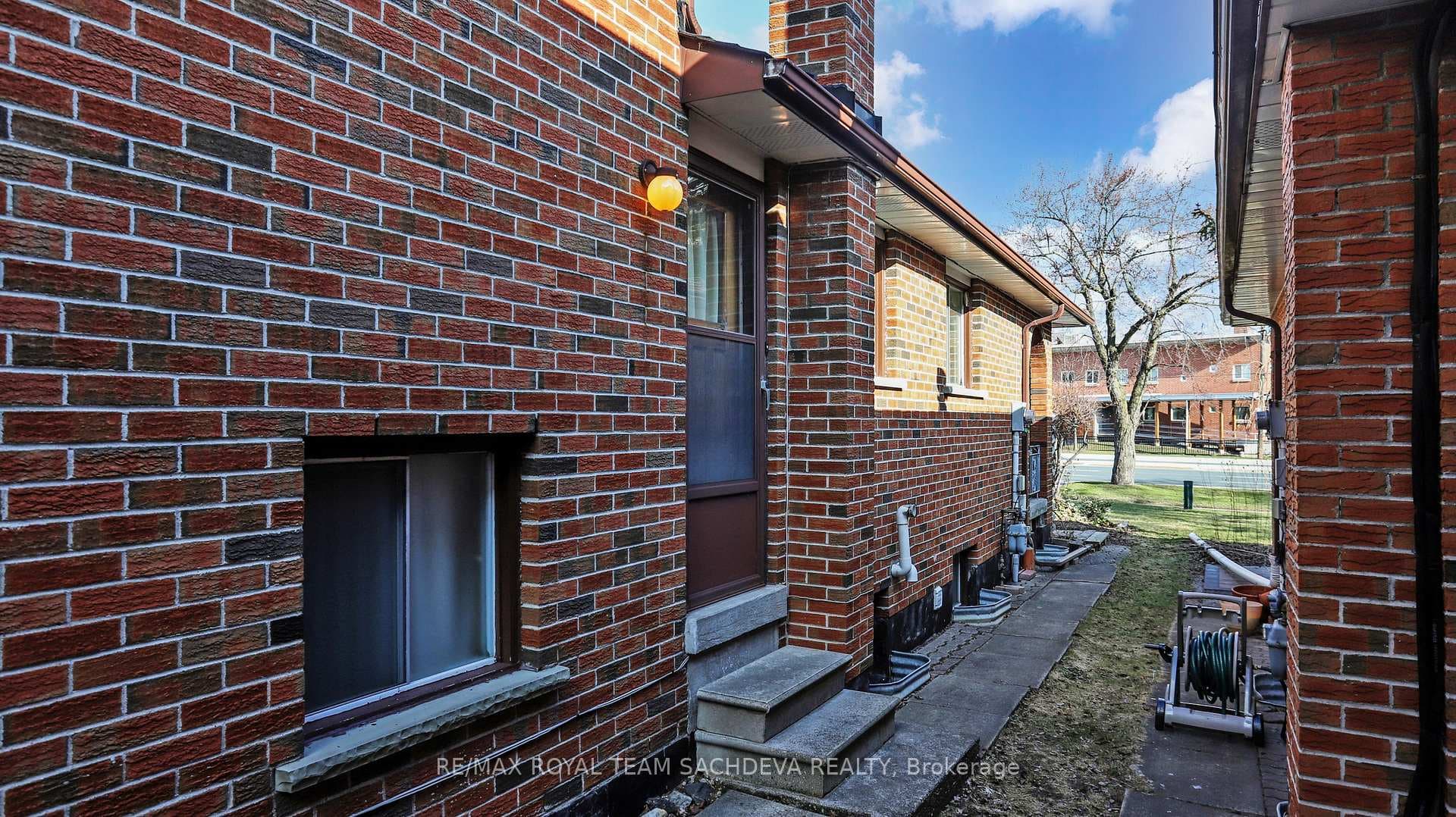 4611 Kingston Road photo 49