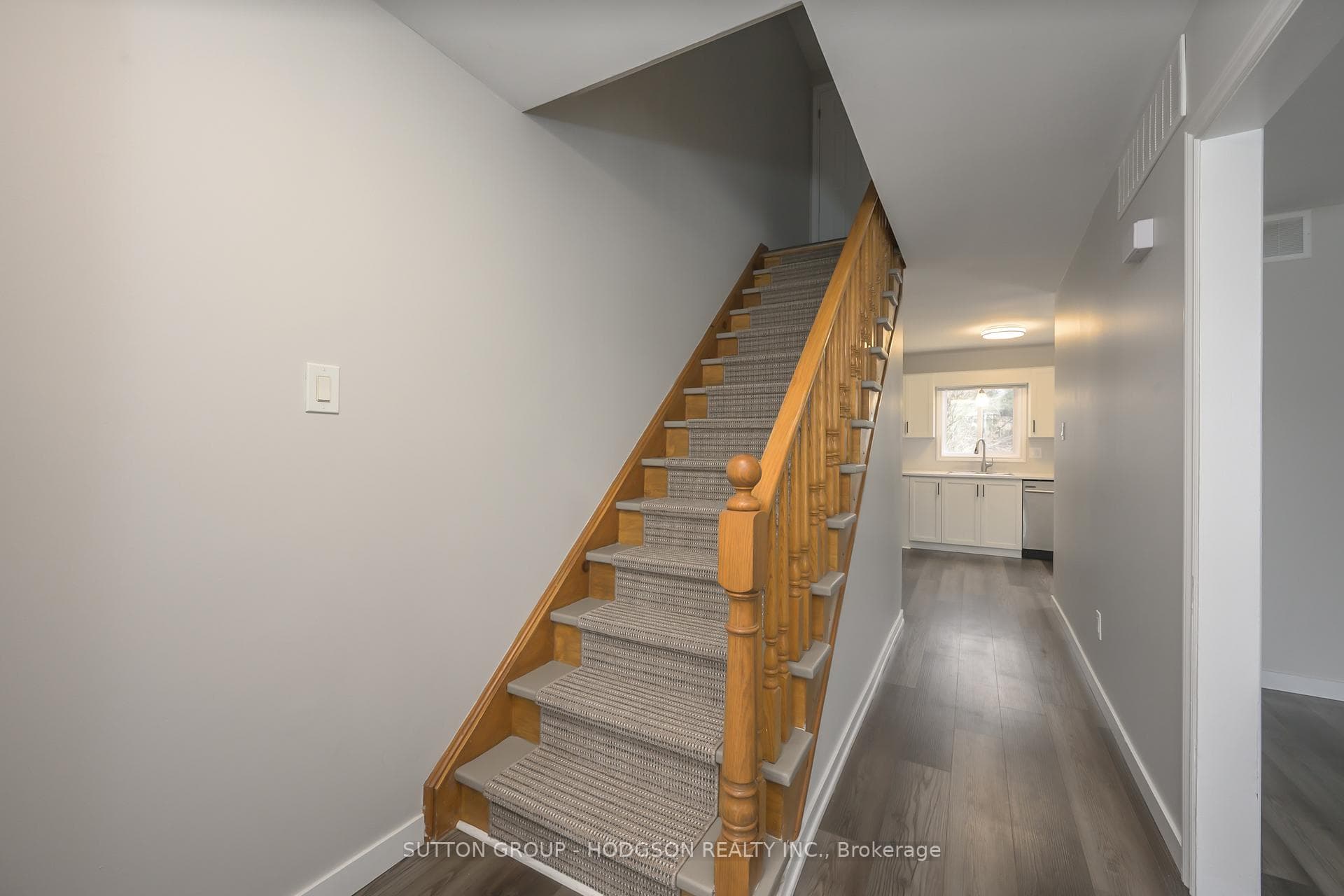 121 Kimberley Avenue photo 4