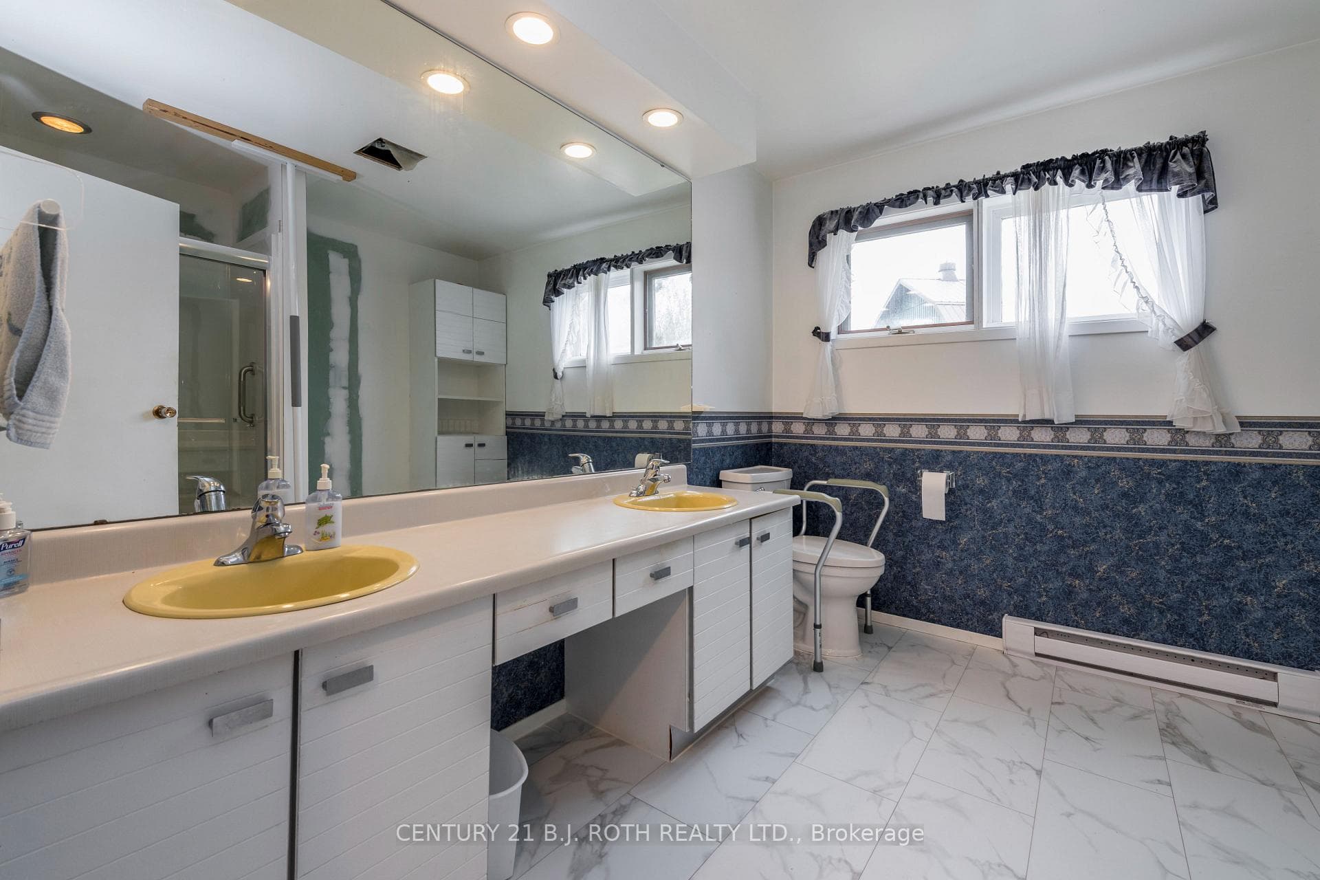 1076 Birchcliffe Crescent photo 17