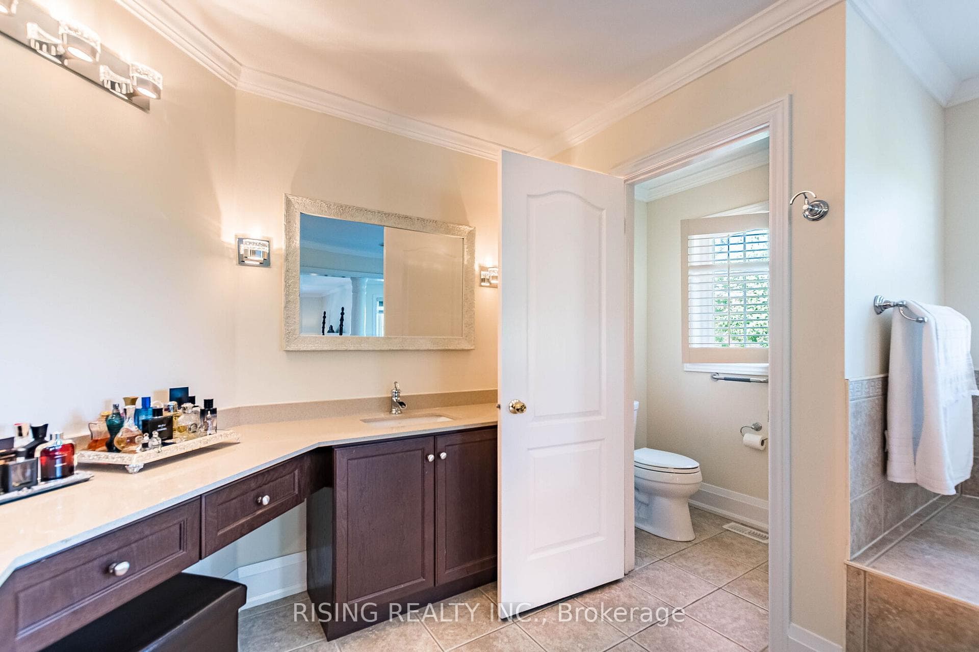 112 Great Lakes Boulevard photo 28