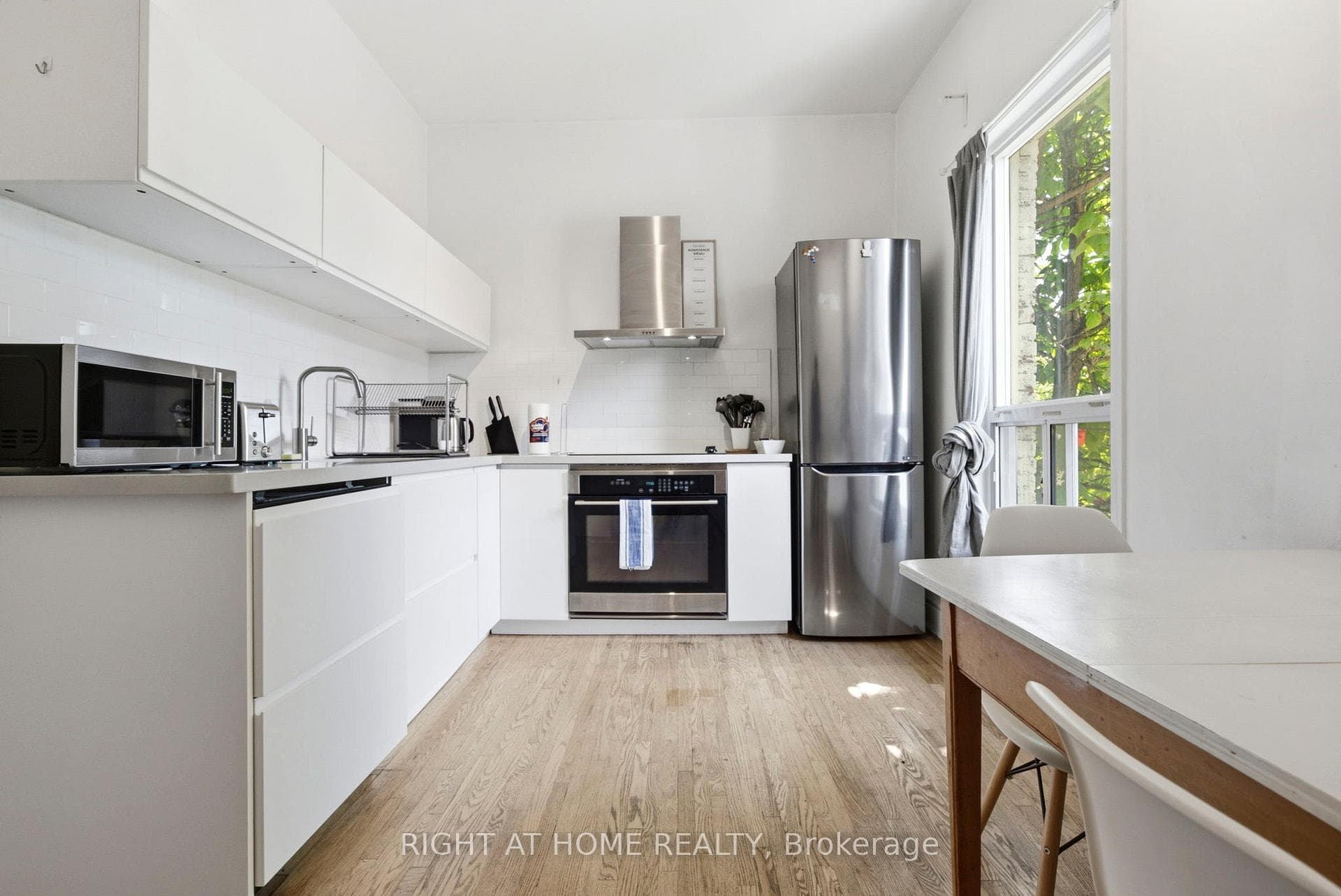 98 Beaconsfield Avenue Unit upper photo 18