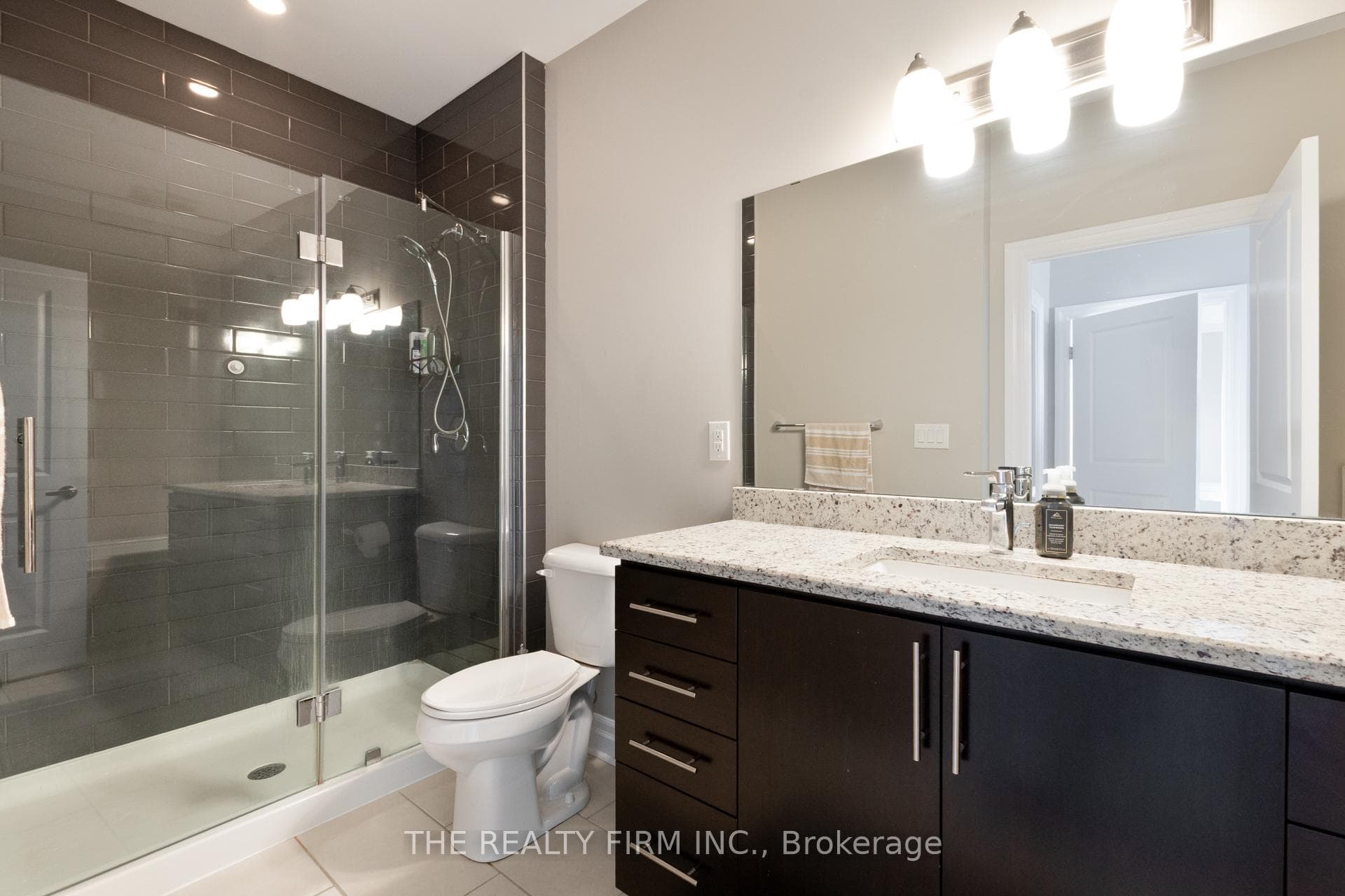 240 Villagewalk Boulevard Unit 1011 photo 25