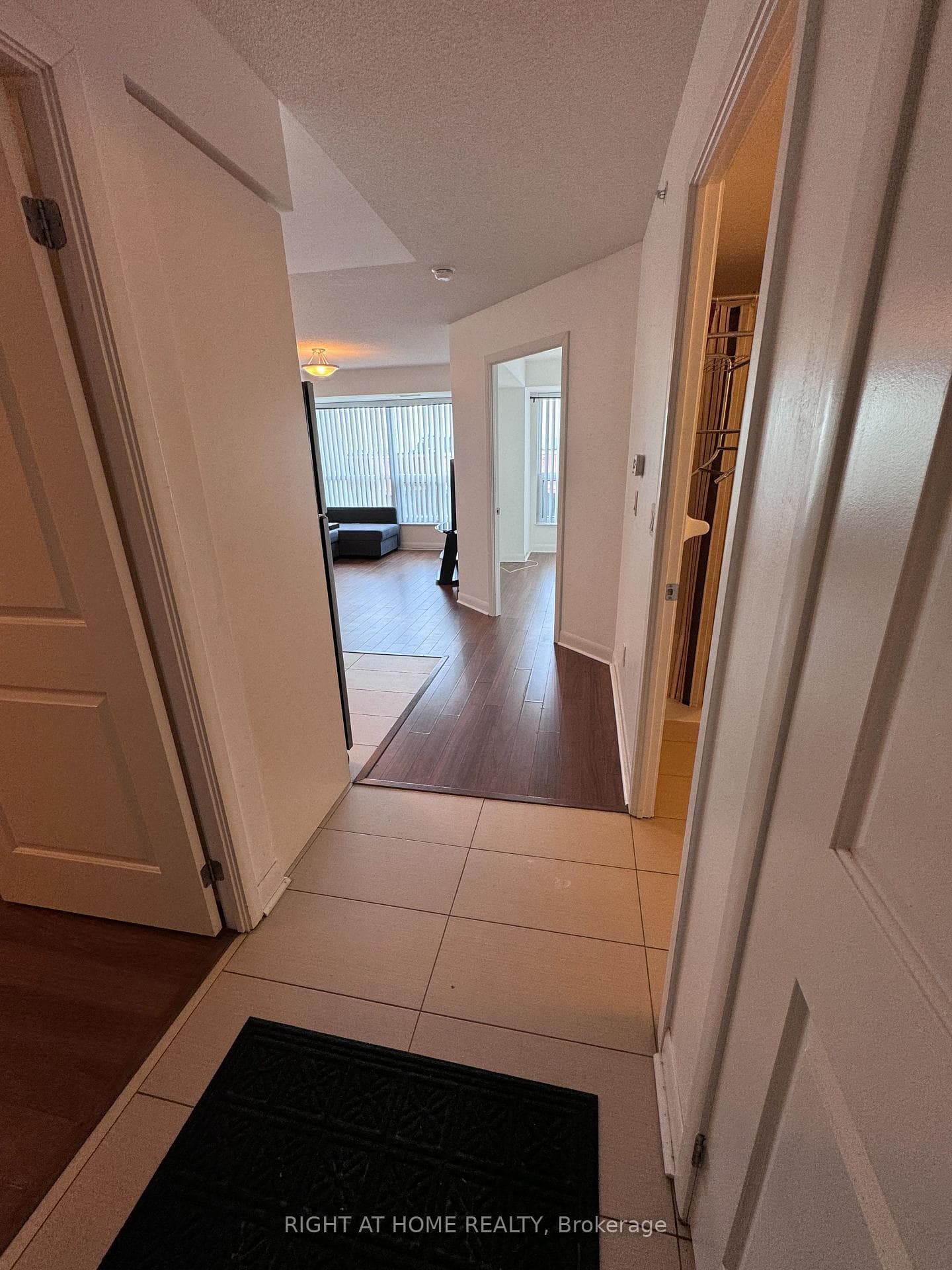 75 Norman Bethune Avenue Unit 214 photo 25