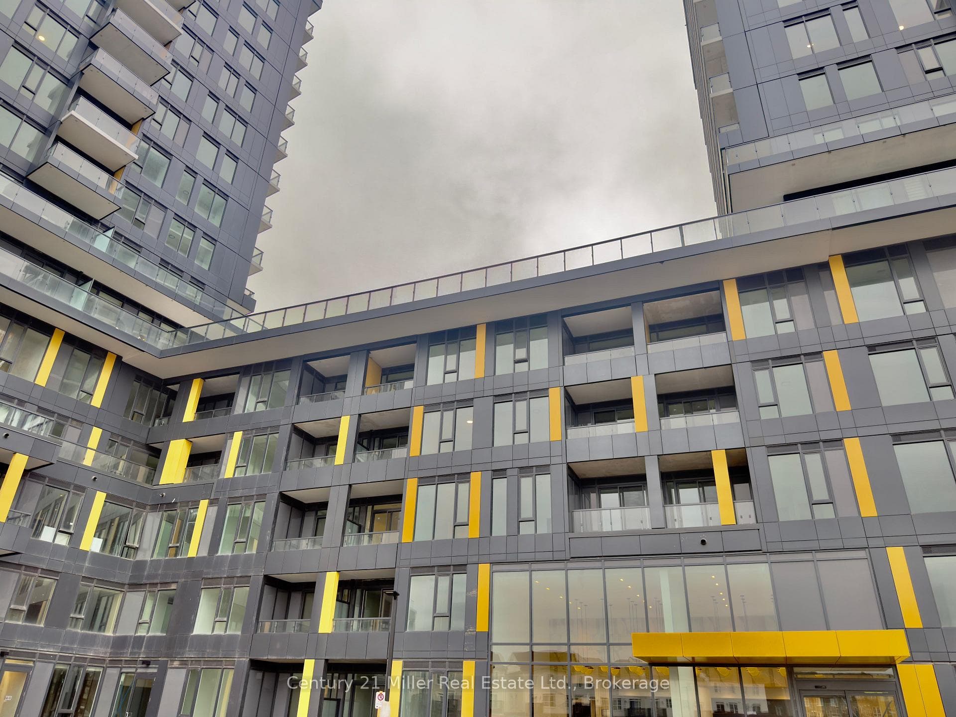 Twin towers main entrance, modern Burlington condo