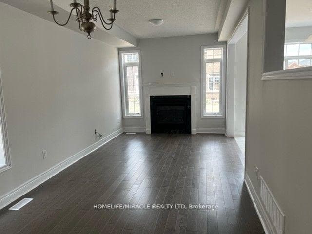 38 Overstone Road photo 5