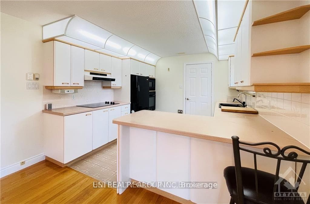 127 Centenaire Street photo 13
