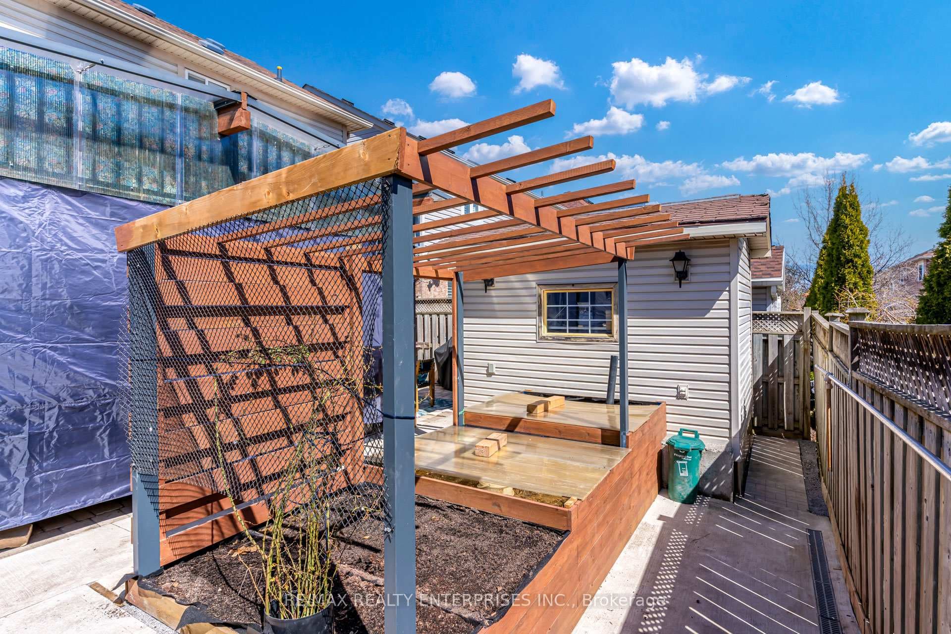 7 Springhurst Avenue photo 32