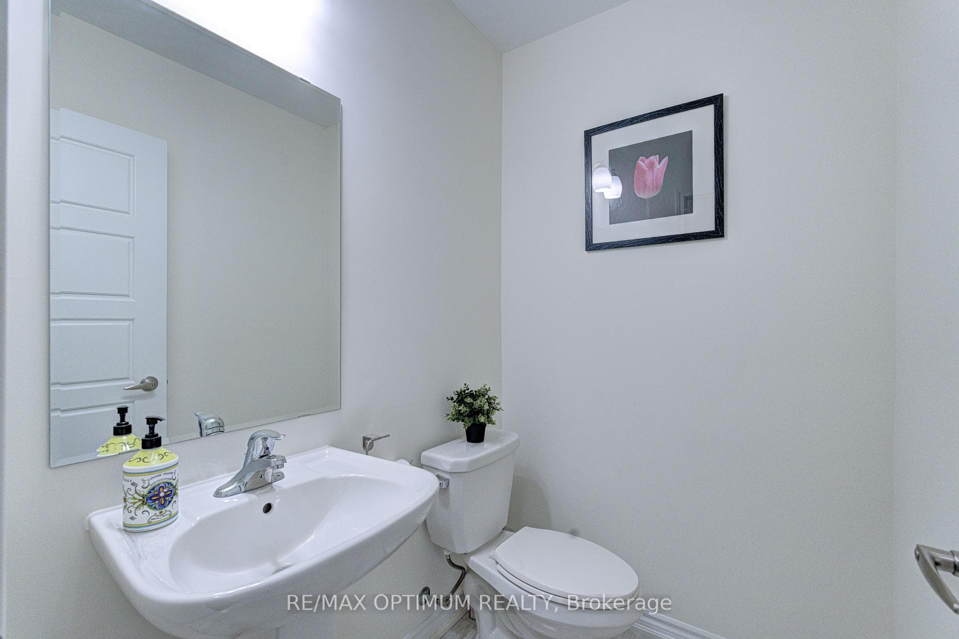 583 Laking Terrace photo 22