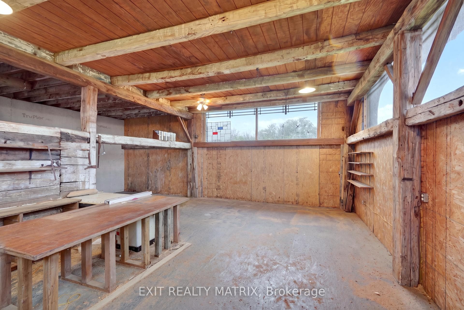 Barn w/ loft storage, workshop, separate lane, etc