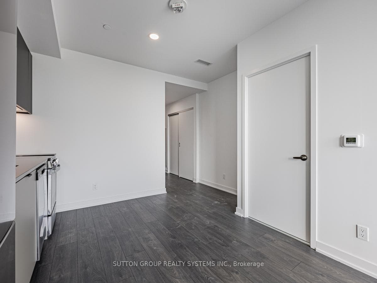 57 Brock Avenue Unit 707 photo 12