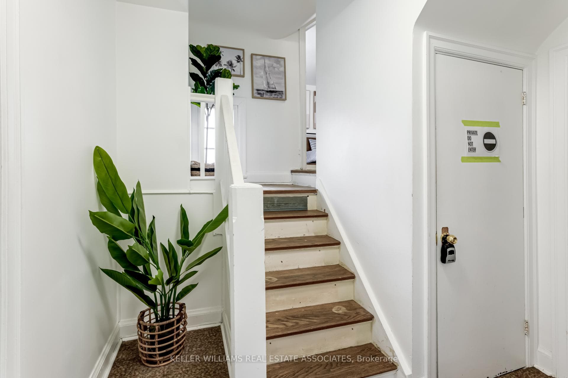 1122 Islington Avenue photo 9