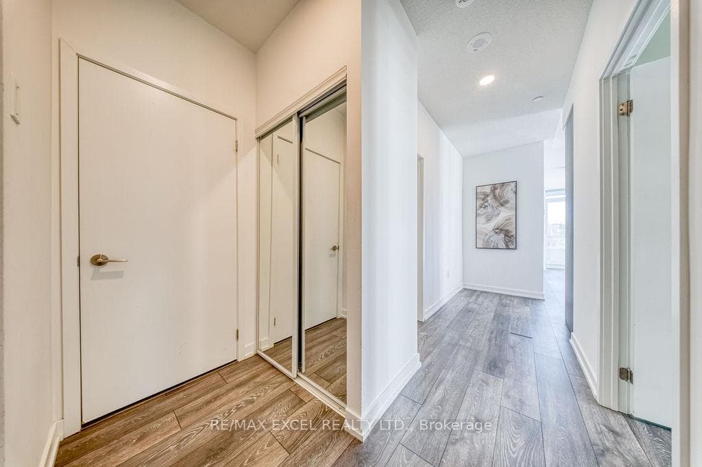 225 Sumach Street Unit 1009 photo 22