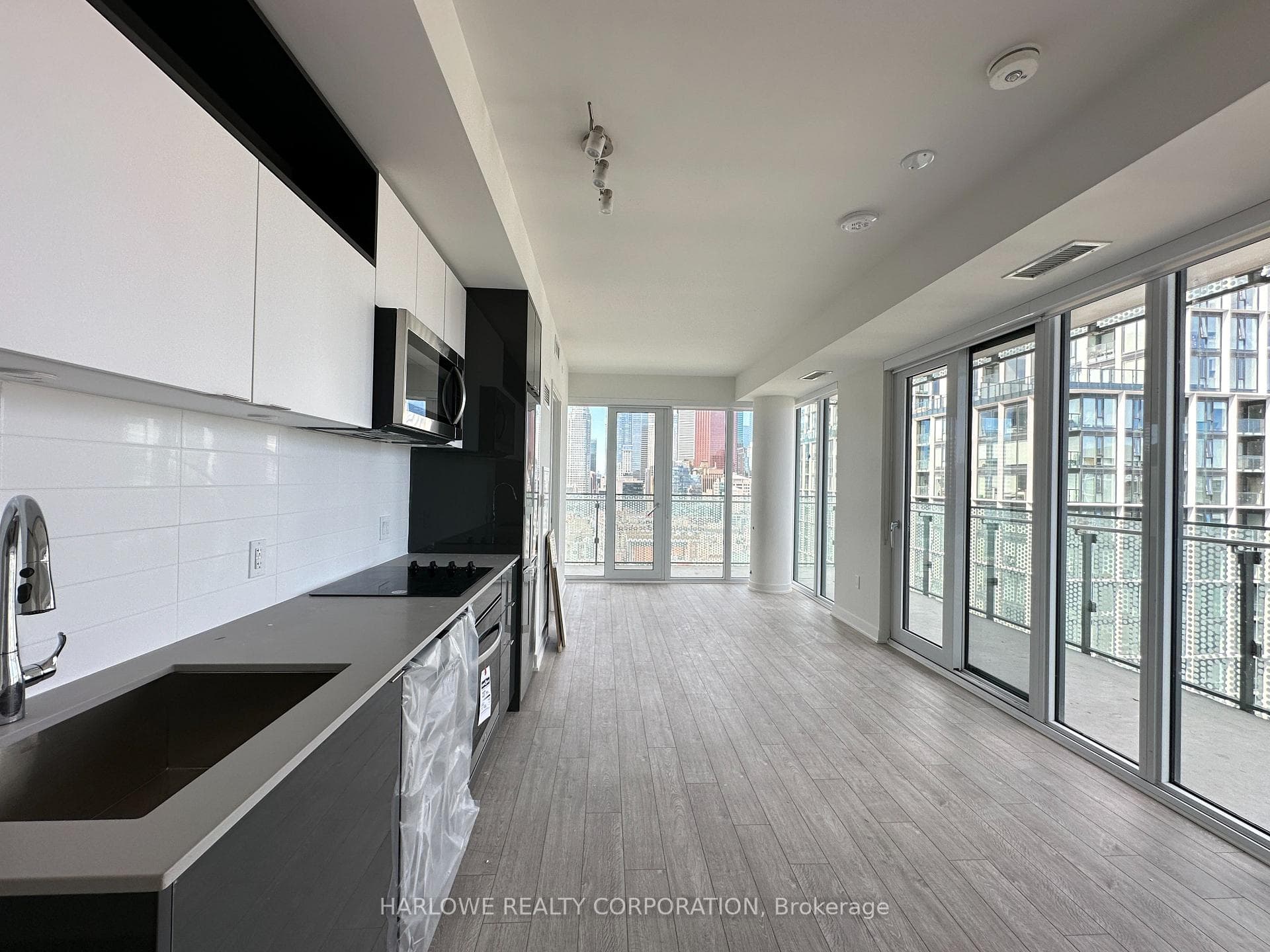135 Lower Sherbourne Street Unit 2033 W photo 2